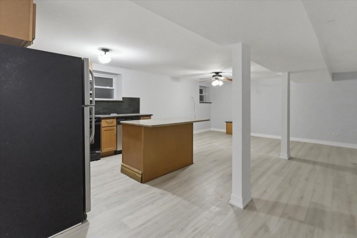 910 W Gunnison St - Photo 3 of 9