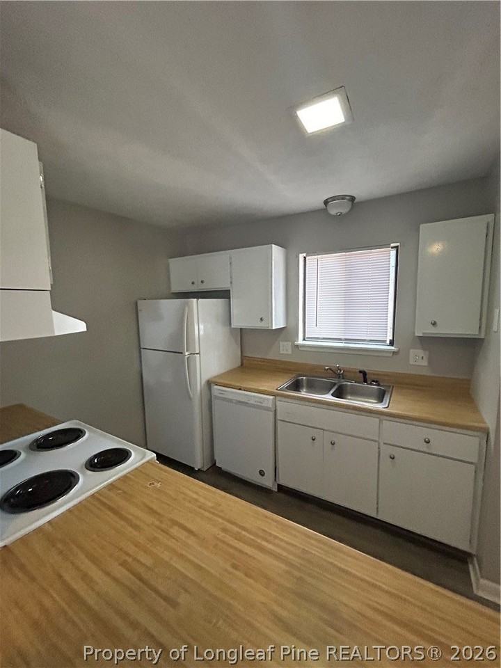909 Applewood Ln - Photo 2 of 5