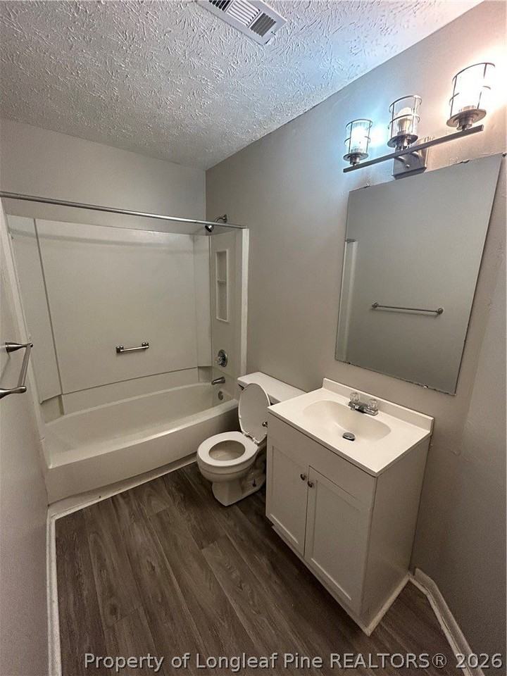 909 Applewood Ln - Photo 3 of 5