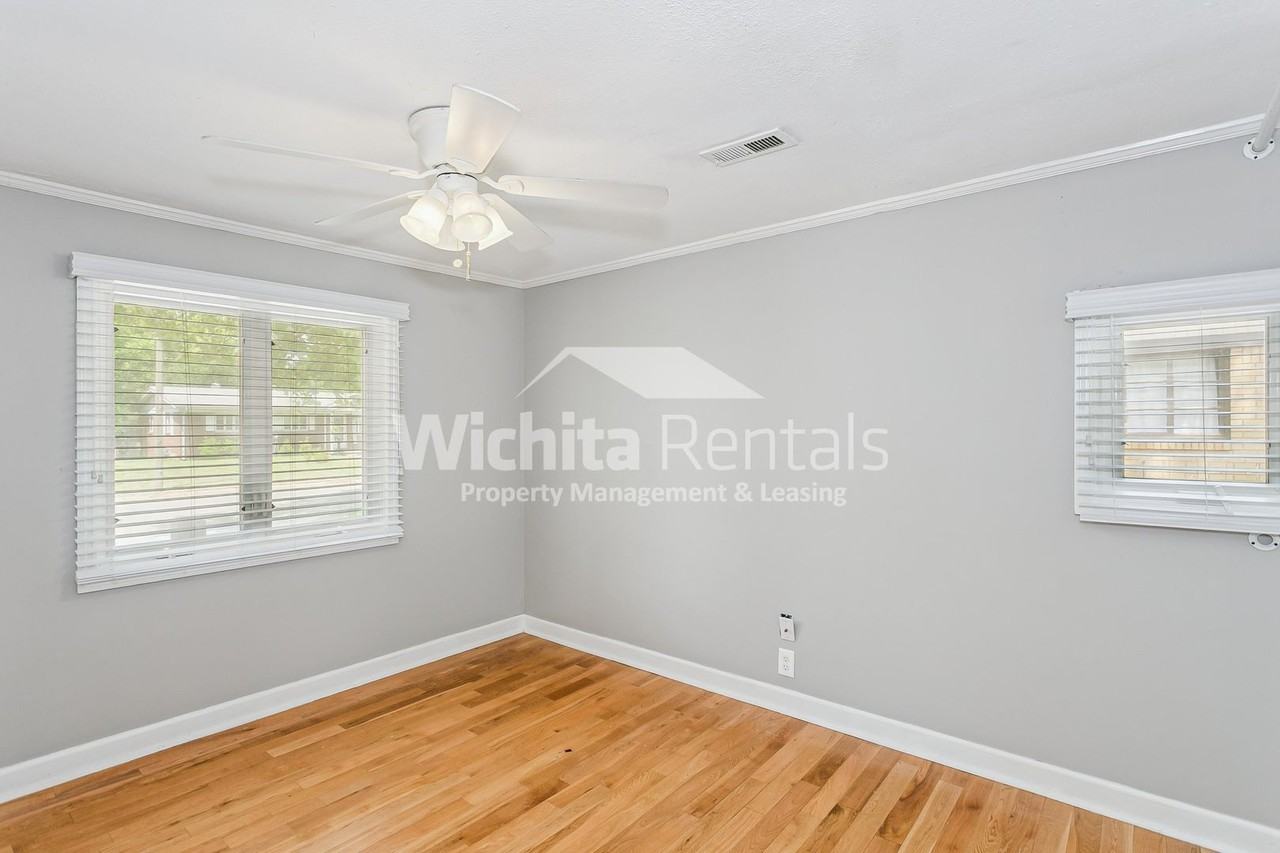4536 S Glenn Ave - Photo 6 of 14