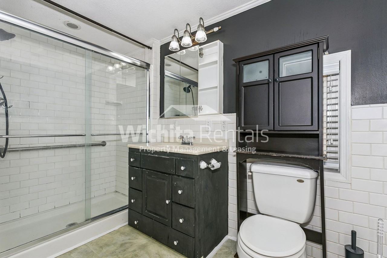 4536 S Glenn Ave - Photo 7 of 14