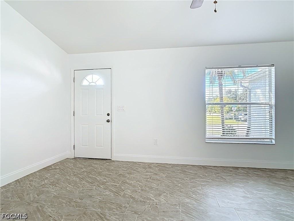 18522 Robinson Ave - Photo 3 of 36