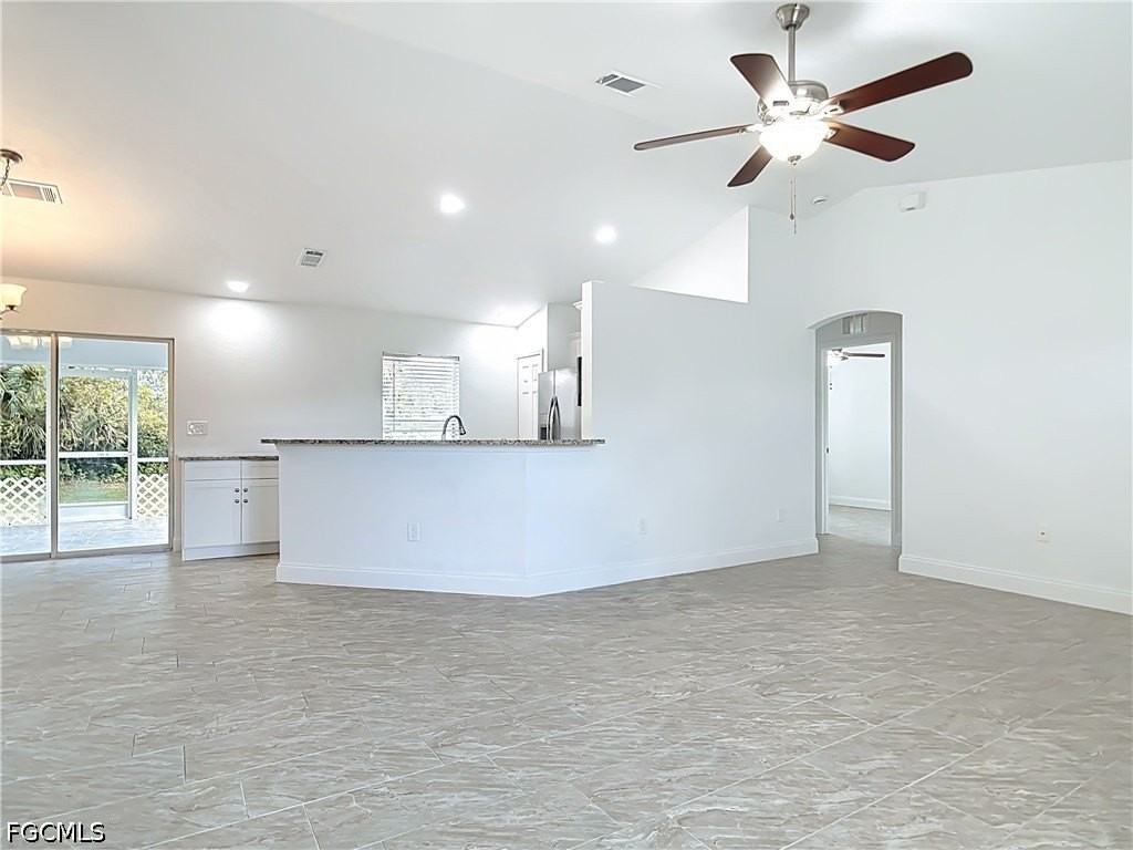 18522 Robinson Ave - Photo 5 of 36