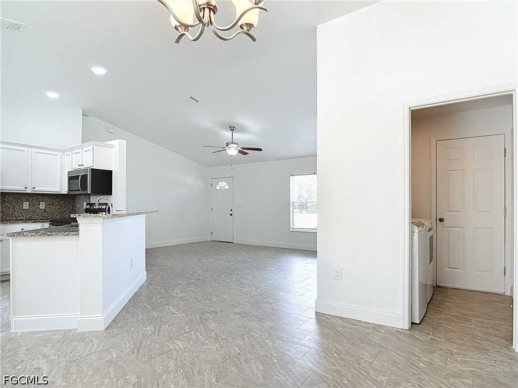 18522 Robinson Ave - Photo 7 of 36