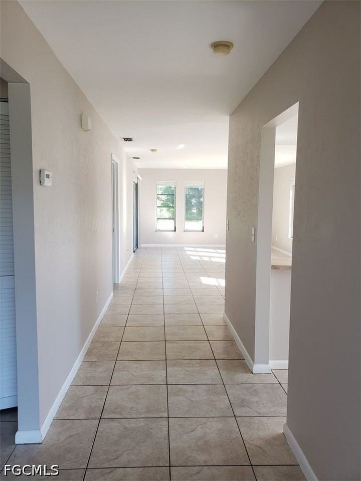 1103 Sw 48th Ter - Photo 4 of 20