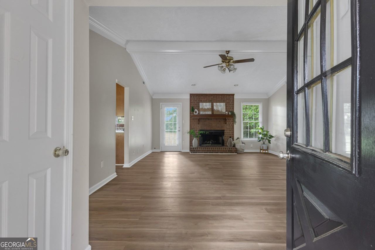 116 Crofts Cor - Photo 4 of 43