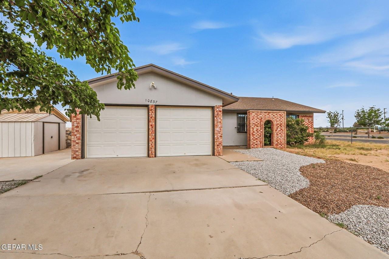 10837 Gemstone St - Photo 3 of 40