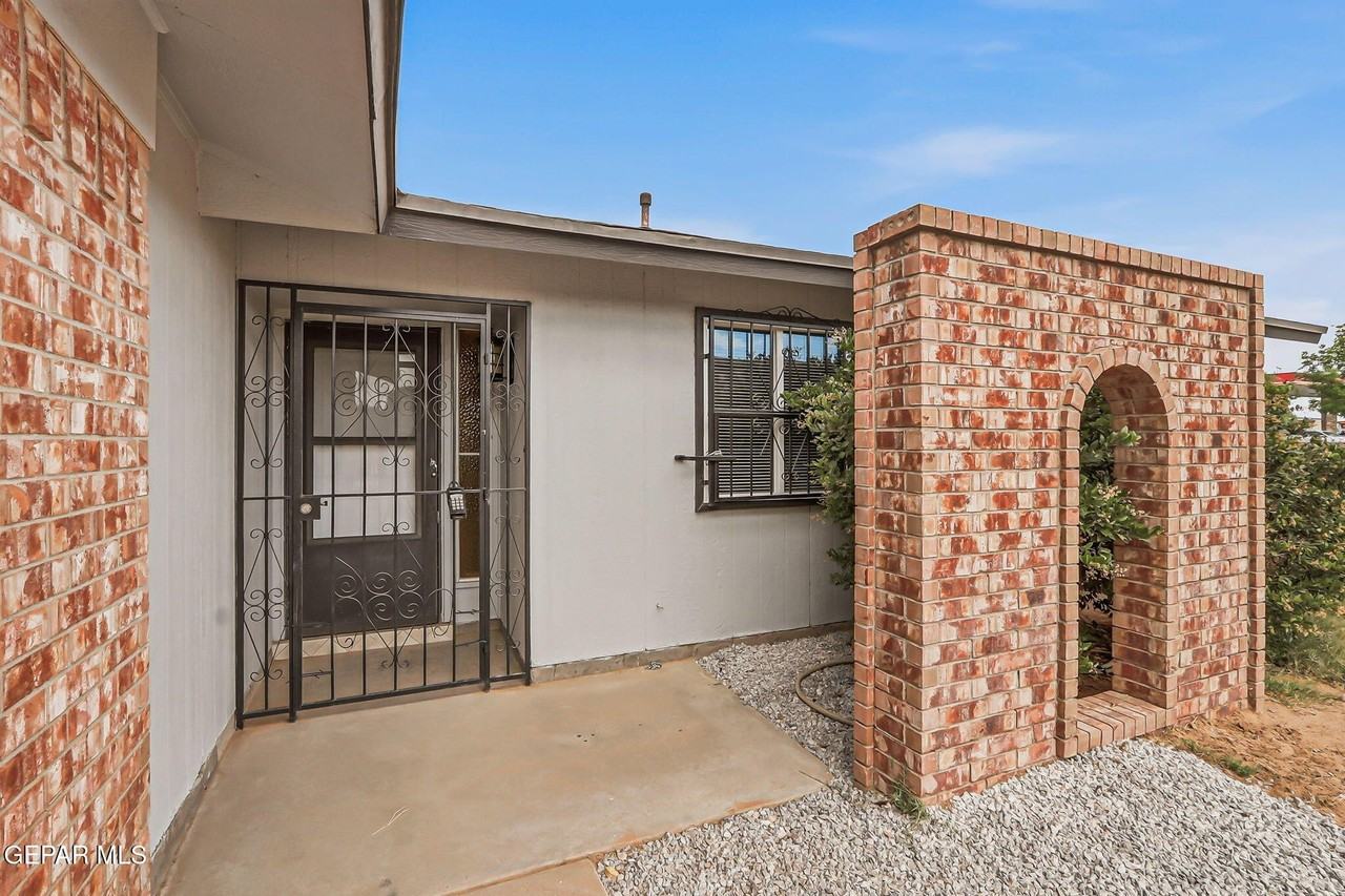 10837 Gemstone St - Photo 4 of 40