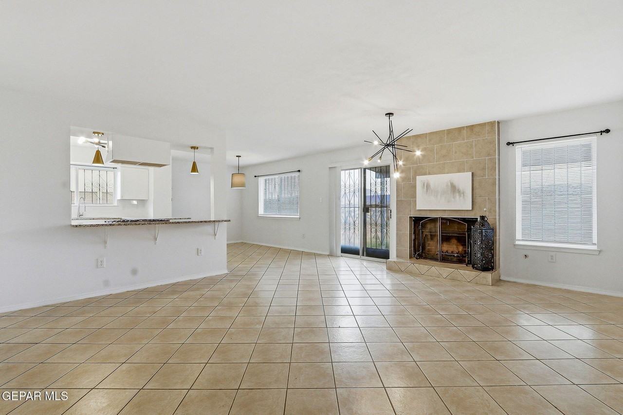 10837 Gemstone St - Photo 5 of 40