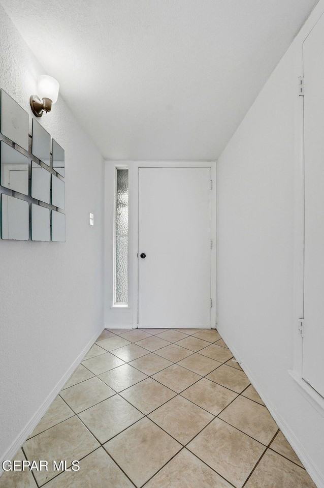 10837 Gemstone St - Photo 6 of 40