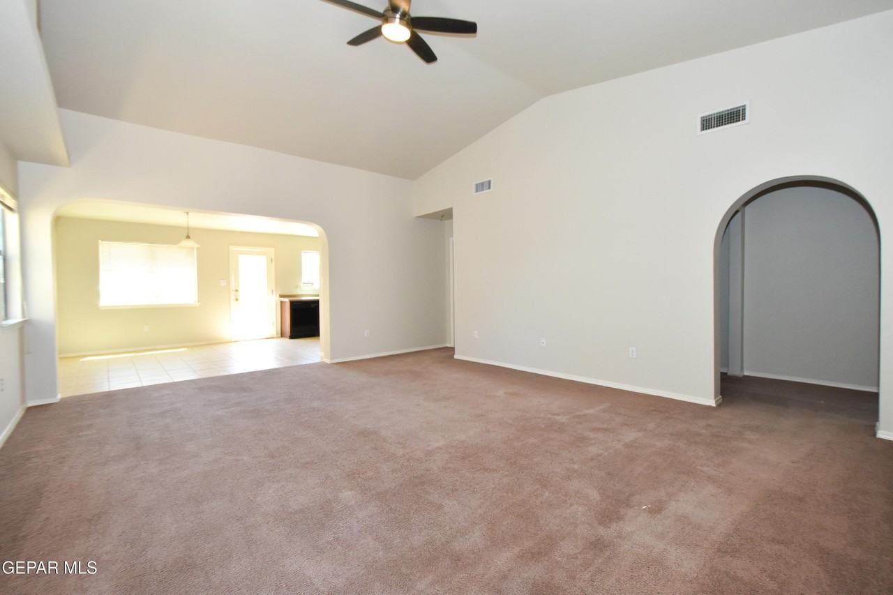 2508 Sparrow Point St - Photo 6 of 23