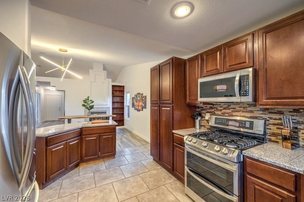 549 Brigadier St - Photo 7 of 38