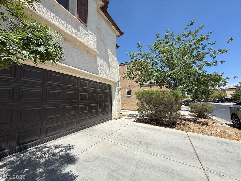 9031 Winchester Ridge St - Photo 2 of 27