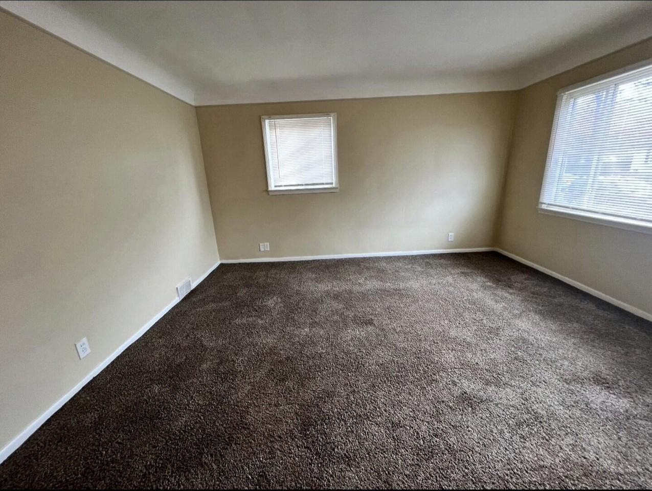 23094 Donald Ave - Photo 4 of 5