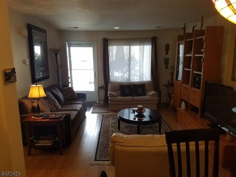 13 Ray Ct - Photo 3 of 8
