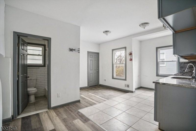 143 Valley Rd Apt R1 #1R - Photo 4 of 18