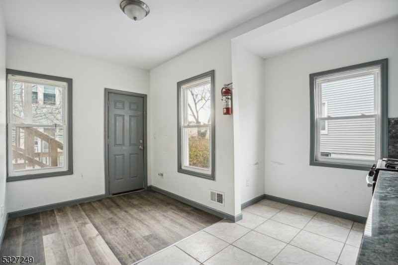 143 Valley Rd Apt R1 #1R - Photo 5 of 18