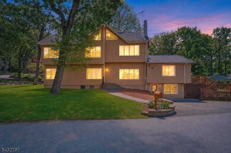17 Hickory Dr - Photo 2 of 28