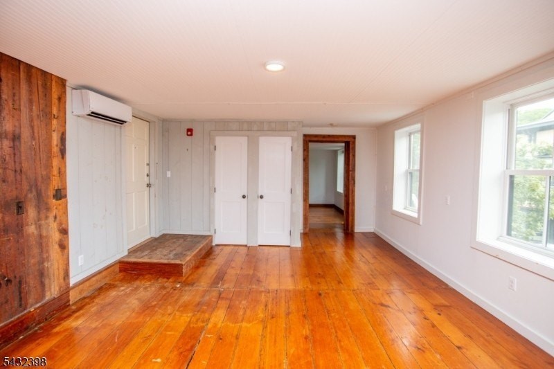 54--56 Coryell St #1 - Photo 6 of 26