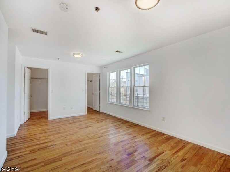54-56 Bragaw Ave - Photo 4 of 13
