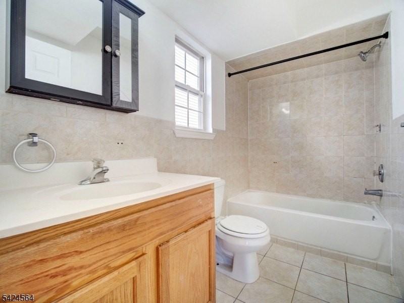 54-56 Bragaw Ave - Photo 6 of 13