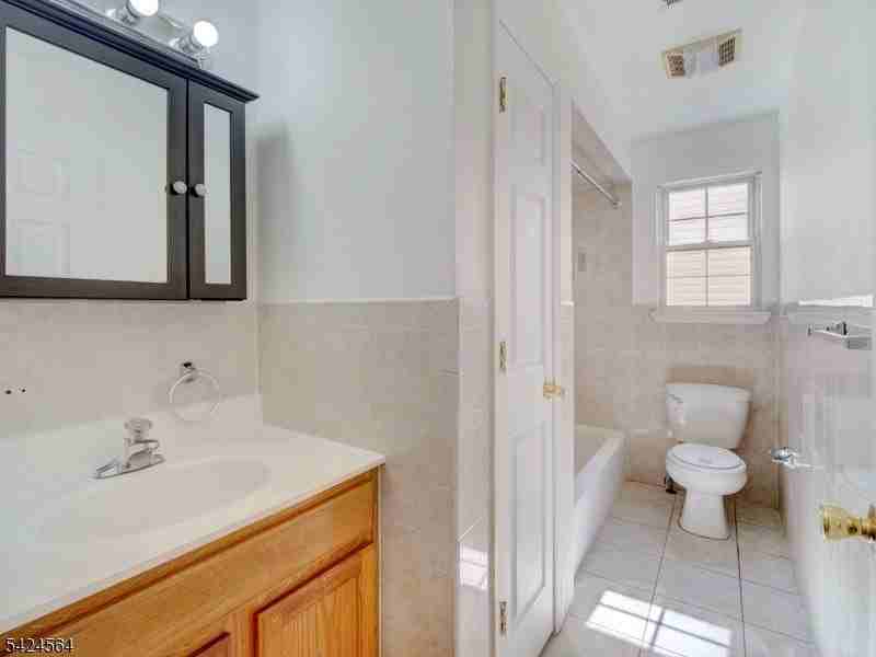 54-56 Bragaw Ave - Photo 7 of 13