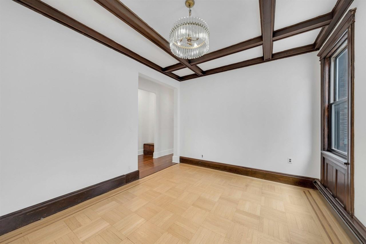 722 27th St #1 - Photo 3 of 28