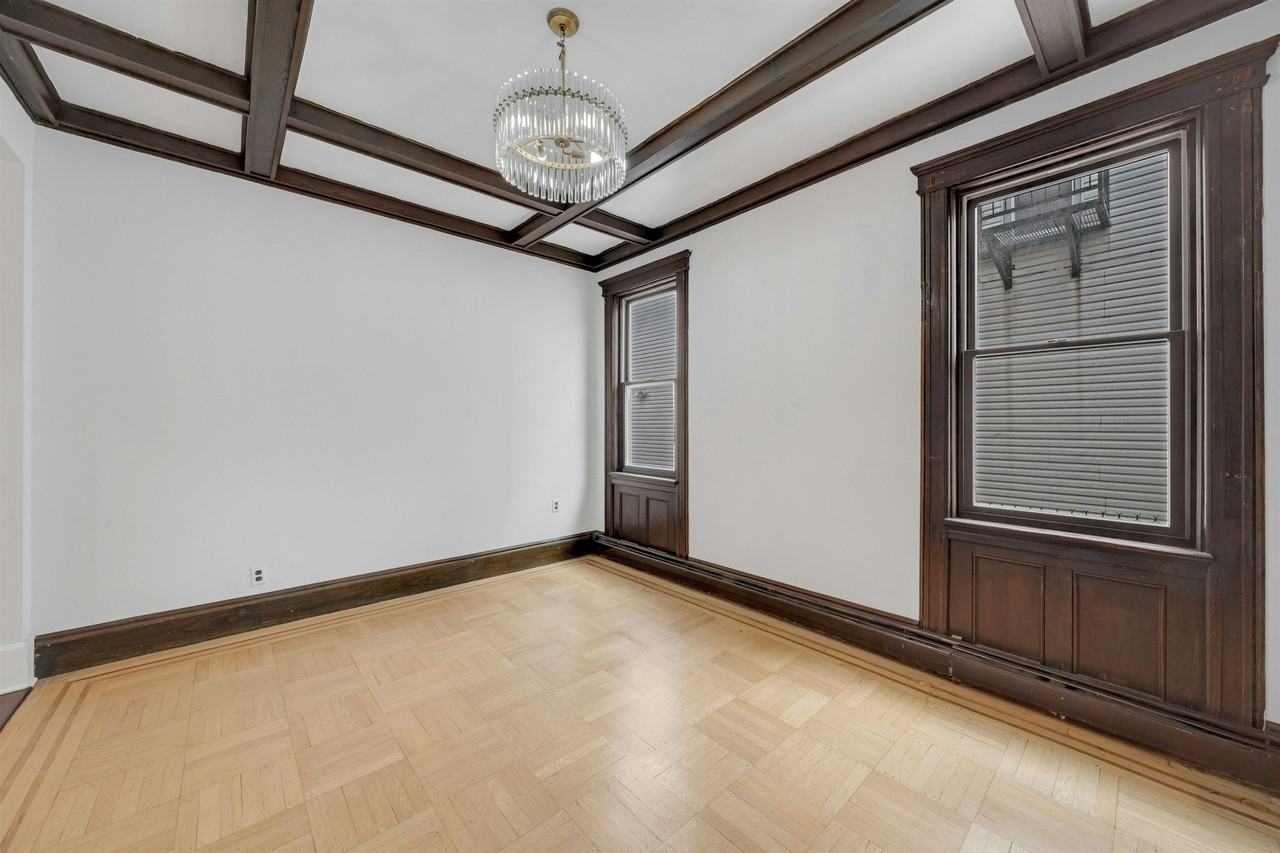 722 27th St #1 - Photo 5 of 28