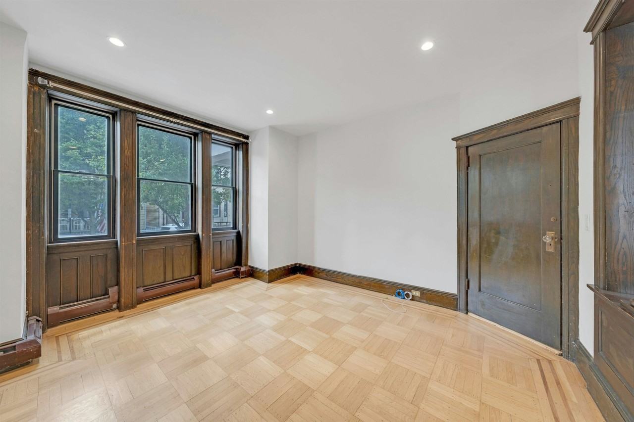 722 27th St #1 - Photo 7 of 28