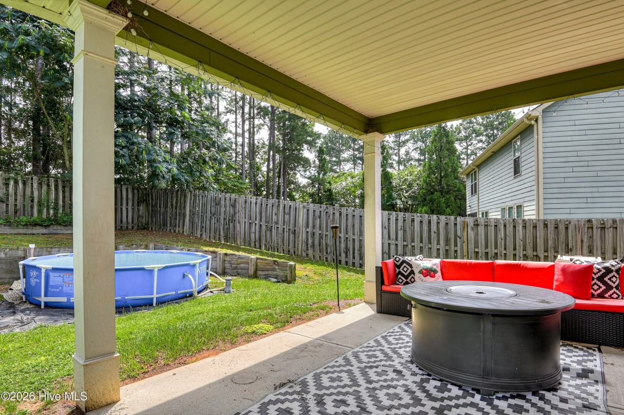 305 Brentford Ave - Photo 4 of 7