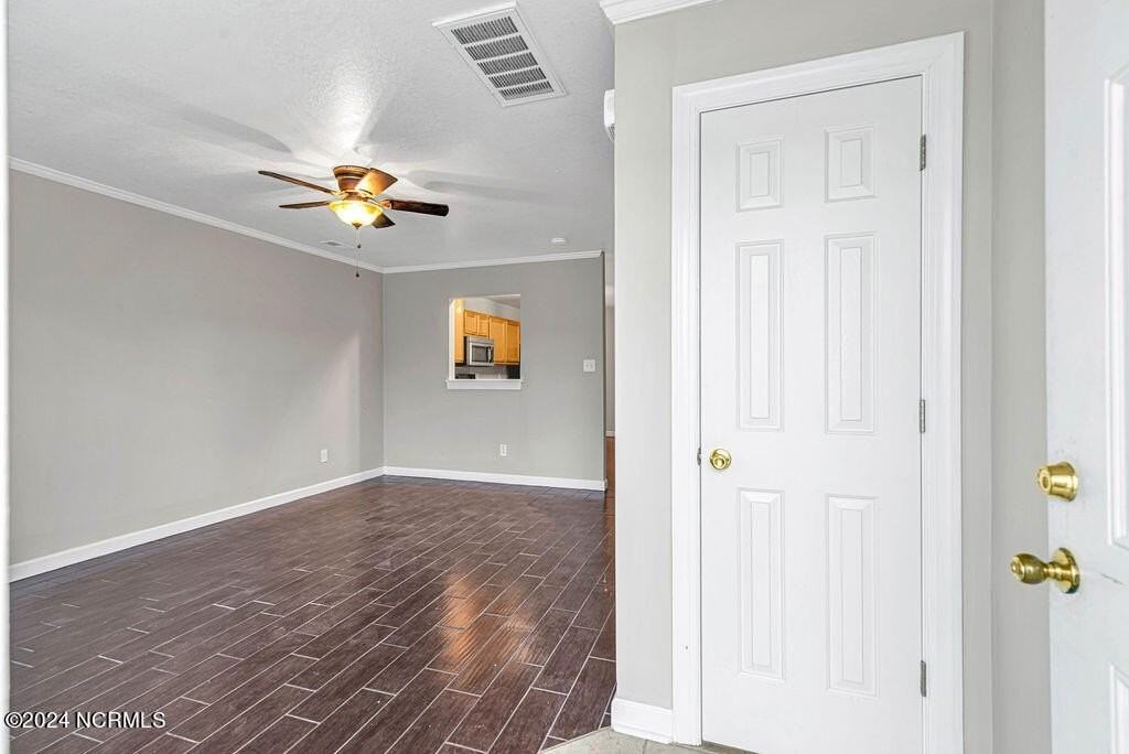 300 Streamwood Dr - Photo 3 of 20