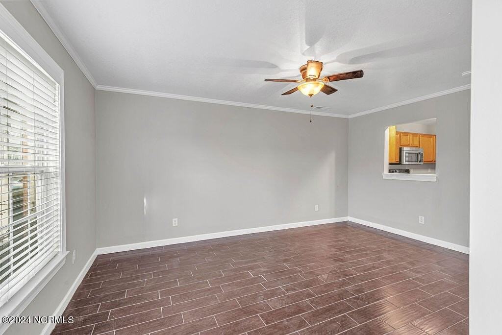 300 Streamwood Dr - Photo 4 of 20