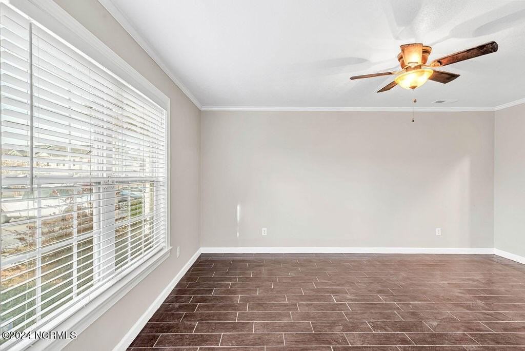 300 Streamwood Dr - Photo 5 of 20