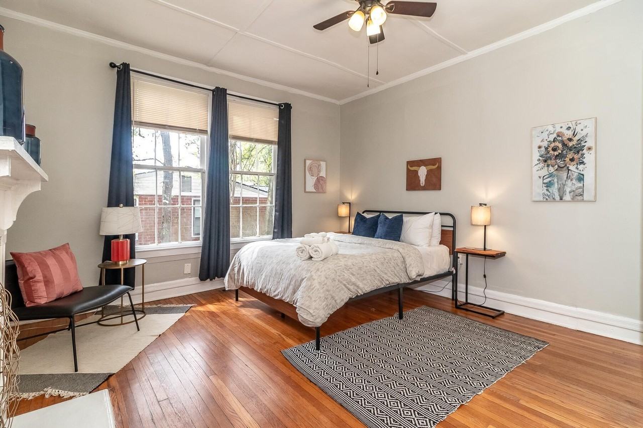 1512 Stovall St #B - Photo 5 of 10