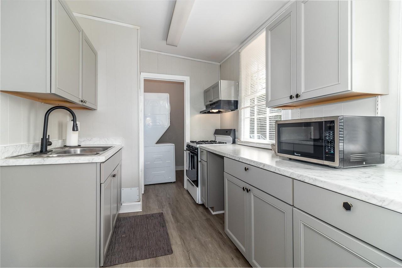1512 Stovall St #B - Photo 7 of 10