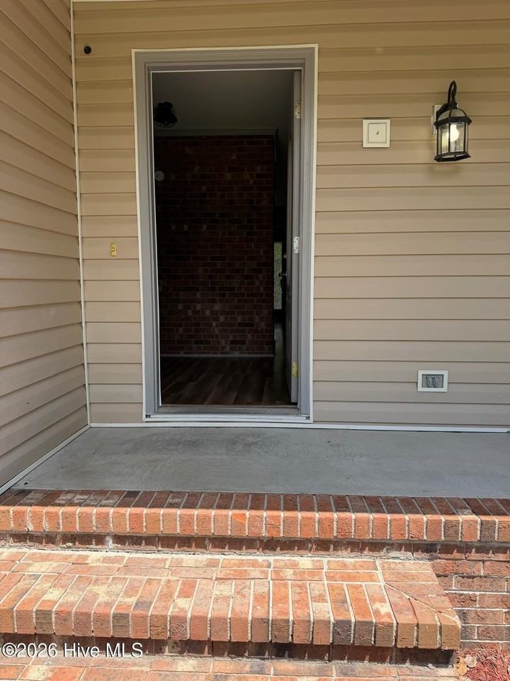 206 Little John Ln - Photo 3 of 20
