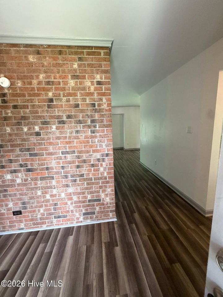 206 Little John Ln - Photo 4 of 20