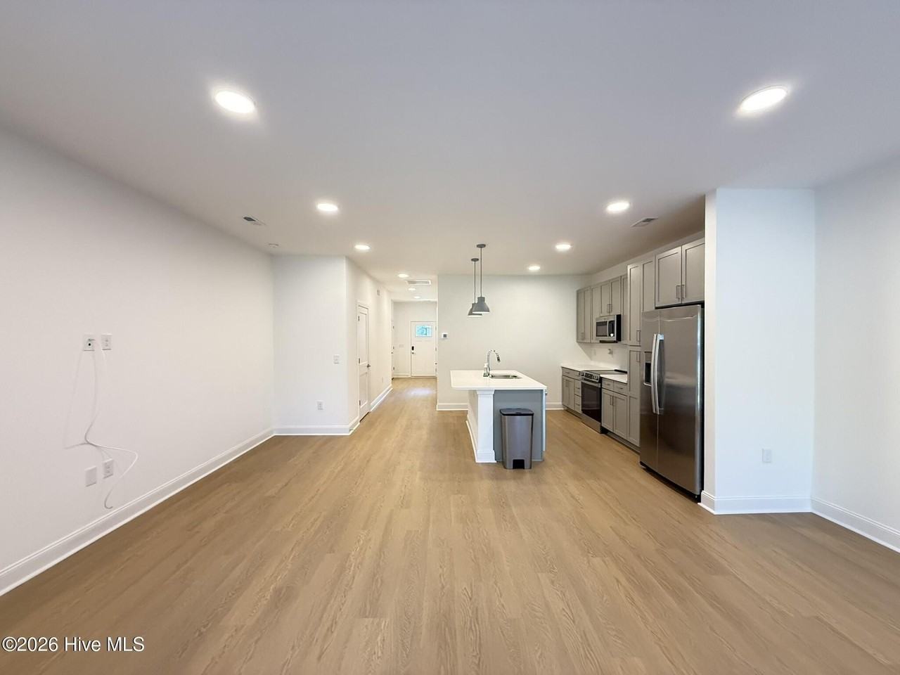 355 James St - Photo 7 of 36