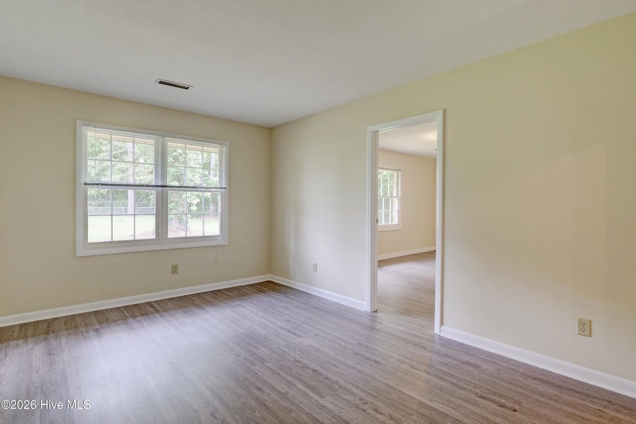 4010 Lake Ave - Photo 4 of 26