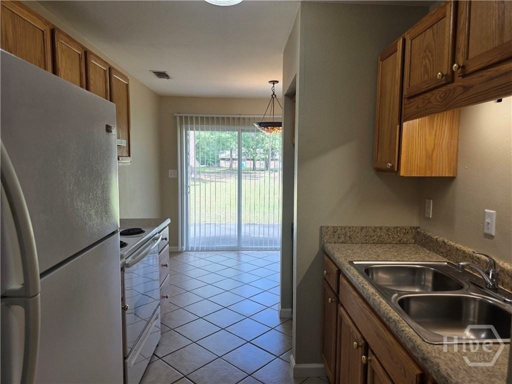 407 Savannah Ave - Photo 5 of 16