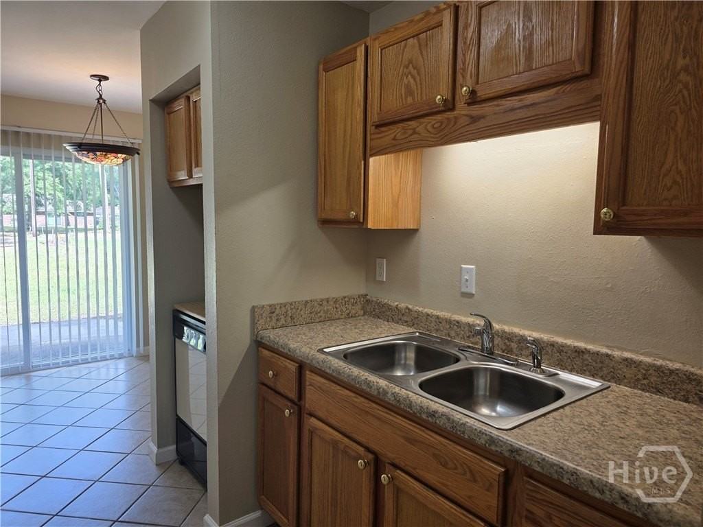 407 Savannah Ave - Photo 6 of 16