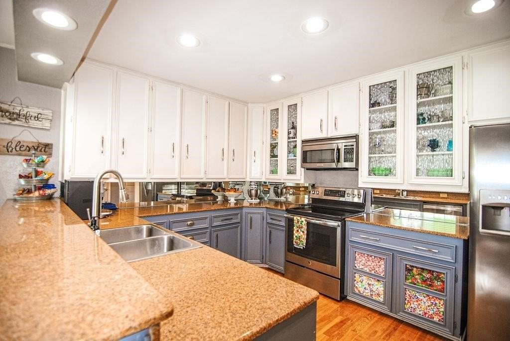 1301 Ford St - Photo 6 of 27