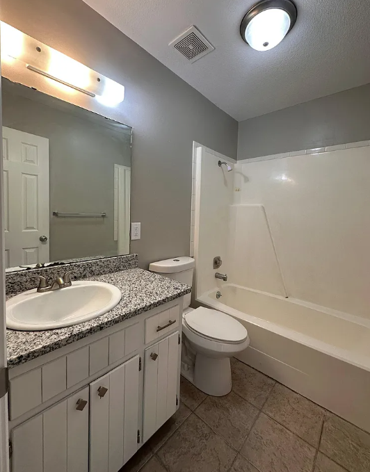 3015 W Roxbury St #1 - Photo 3 of 33