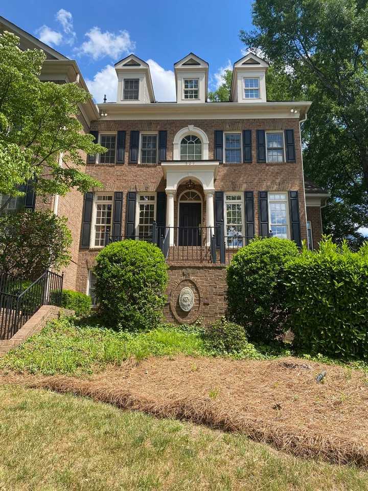 529 Queens Rd - Photo 2 of 2