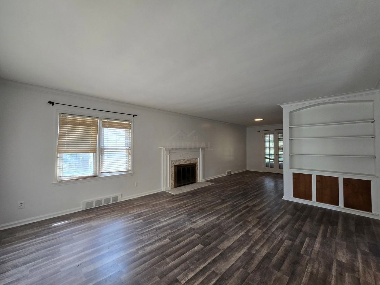 22419 Fairway Dr - Photo 2 of 8