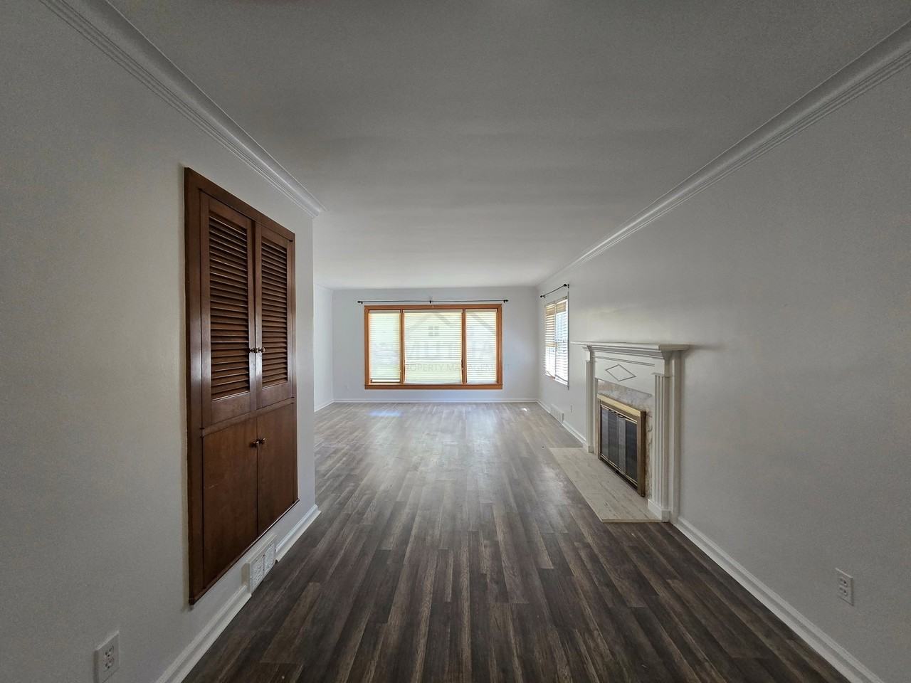 22419 Fairway Dr - Photo 3 of 8