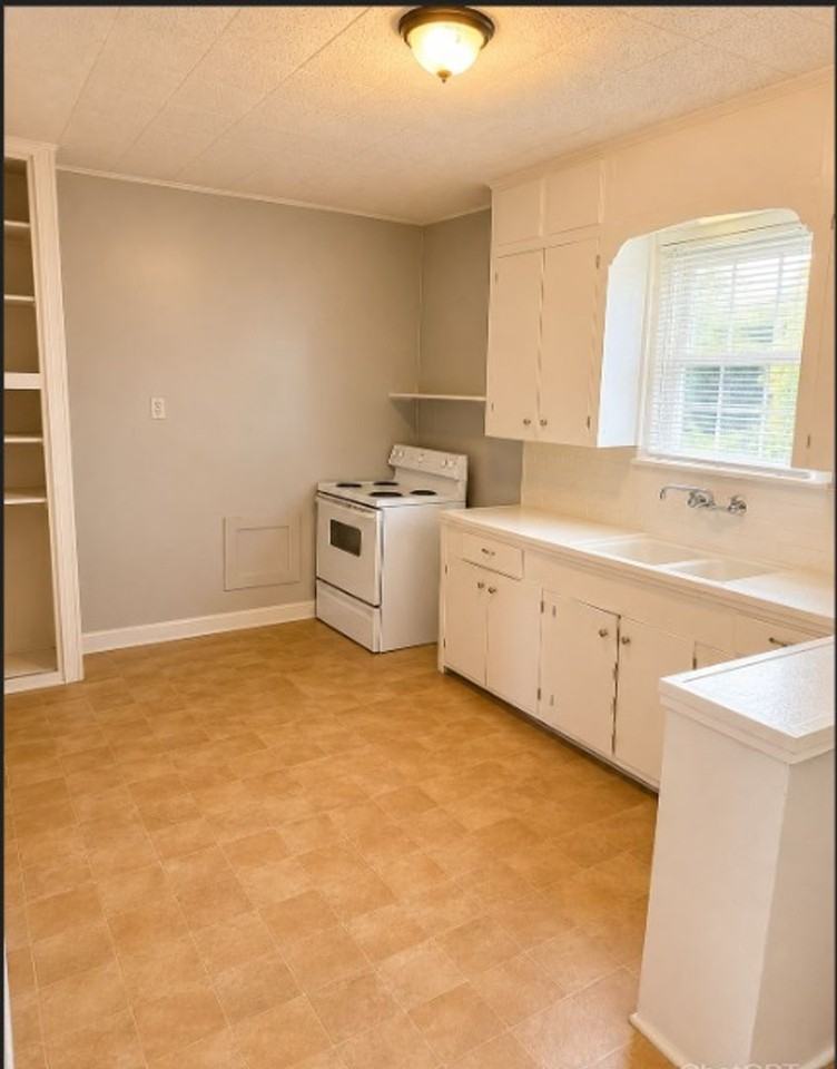 2370 Avenue C - Photo 4 of 5