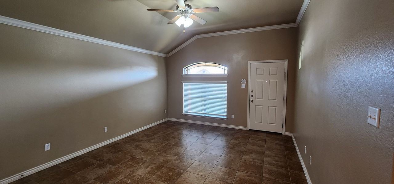 4703 Passion Flower Blvd Apt B - Photo 4 of 30
