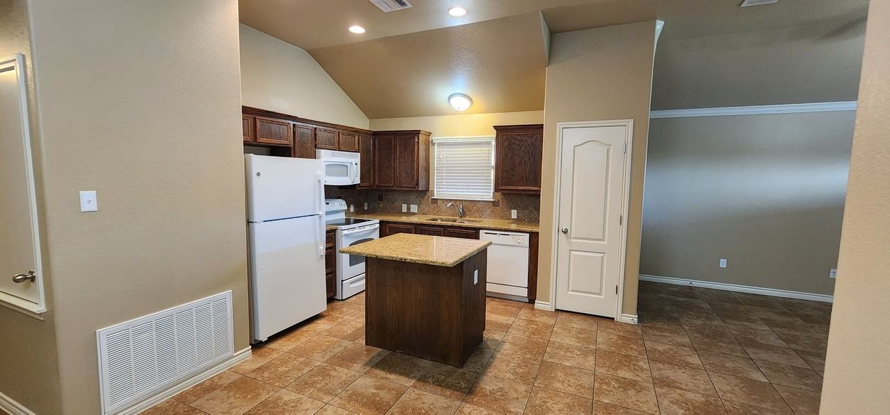 4703 Passion Flower Blvd Apt B - Photo 6 of 30