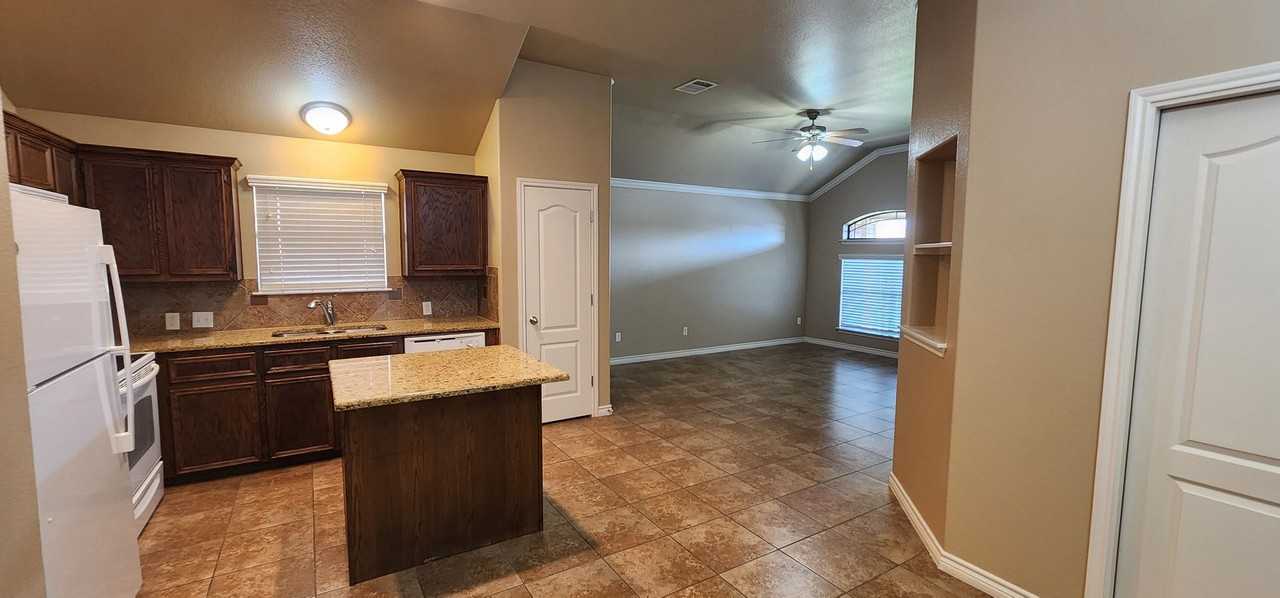 4703 Passion Flower Blvd Apt B - Photo 7 of 30